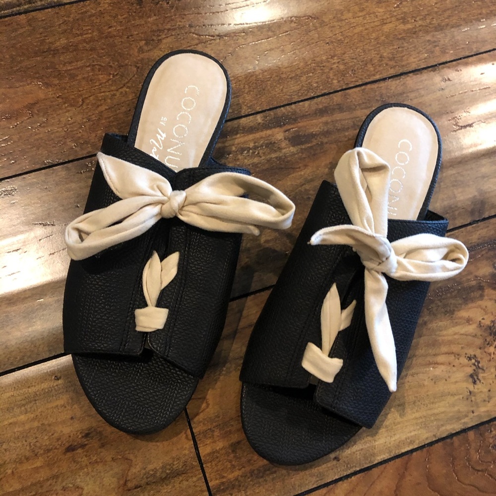 Coconuts sandals